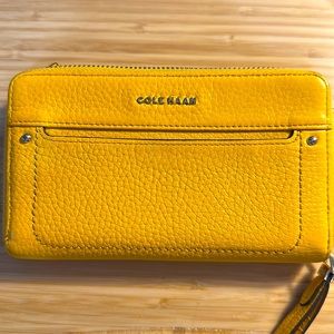 Cole Hana Tali smartphone wallet - Mustard